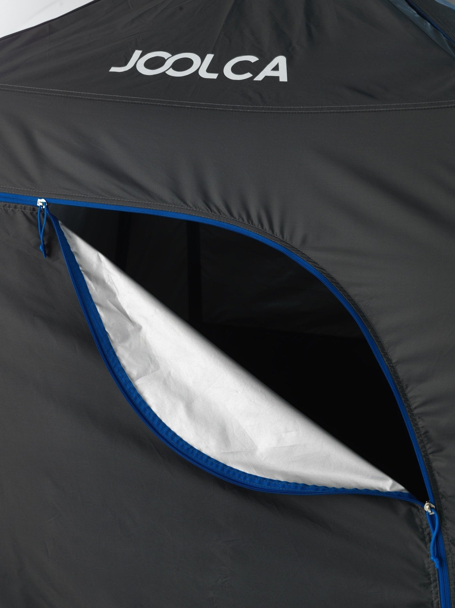 Zipped window flap below the Joolca logo on the ENSUITE Single